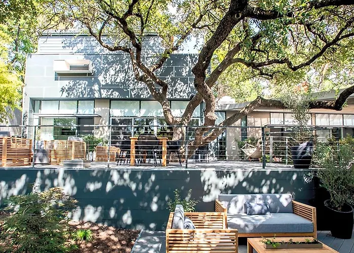 Frame Hotel - Treehouse Austin